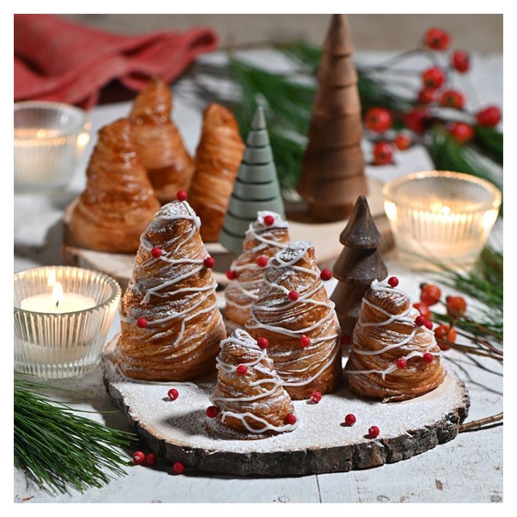 CROISSANT CHRISTMAS TREE