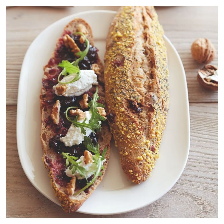 SANDWICH AU CHEVRE ET CERISE NOIRE